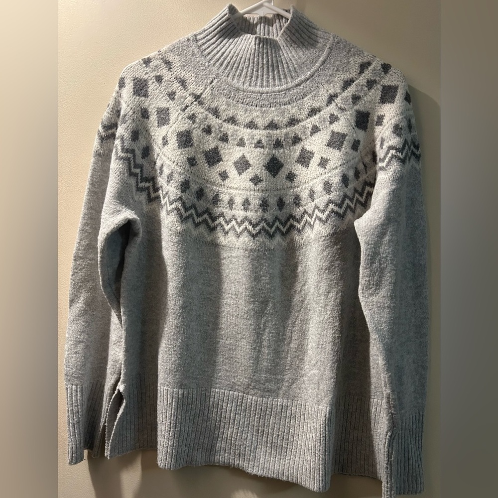 Tahari Women’s size Medium mock turtleneck gray sweater